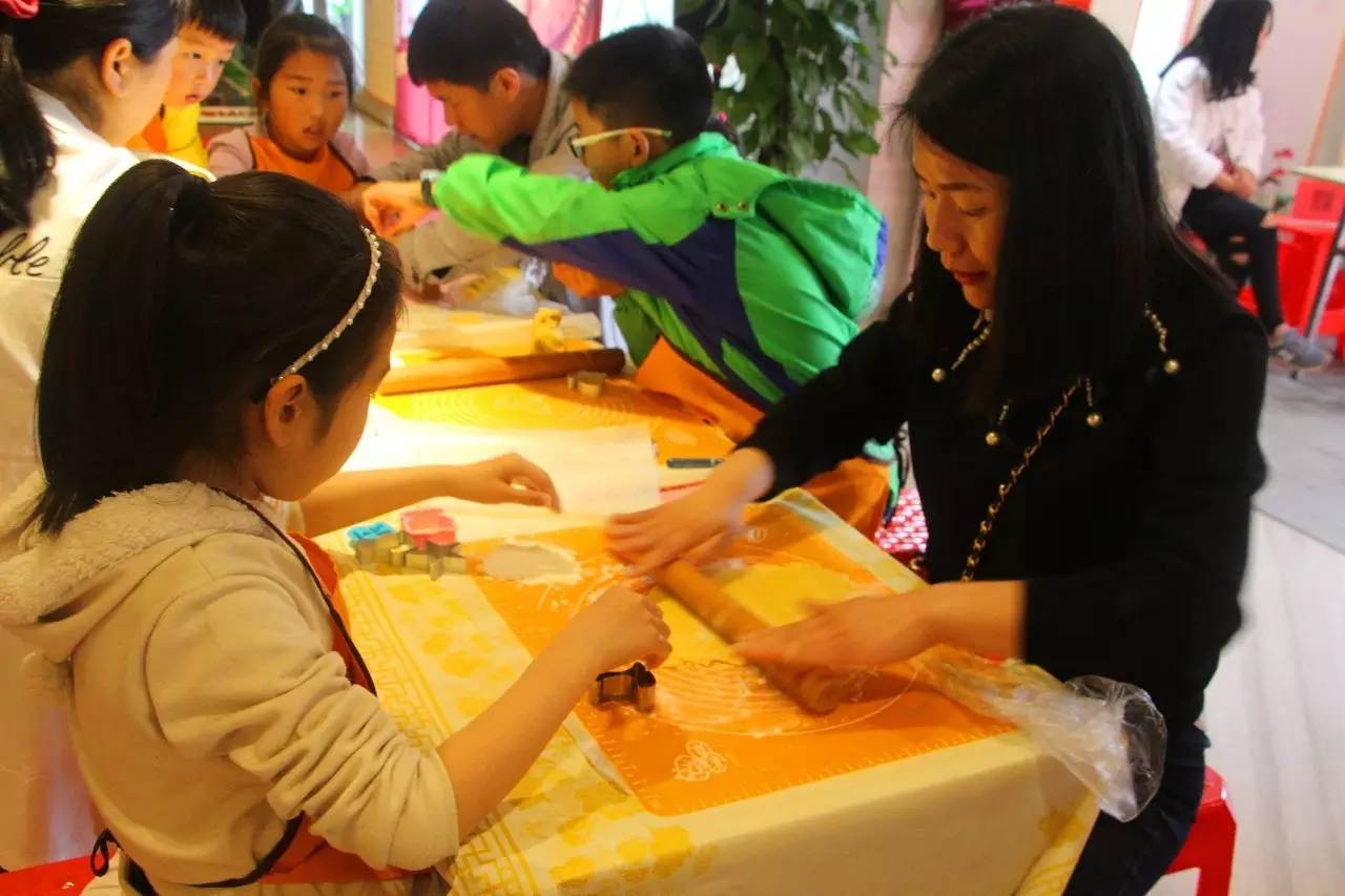 滿(mǎn)庭春趣味餅干DIY烘焙活動(dòng)溫情落幕